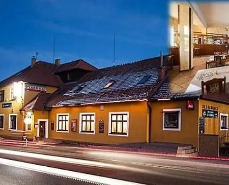 Restaurace U Komina بيت ضيافة *